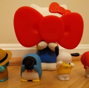 Hello Kitty - Limited Edition - Behind the Bow & Sanrio Hide and Seek Figures